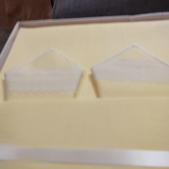 Vintage 5 pc Tea Set of Contempo Yellow Tablecloth +Napkins in Original Gift Box - Picture 2 of 5